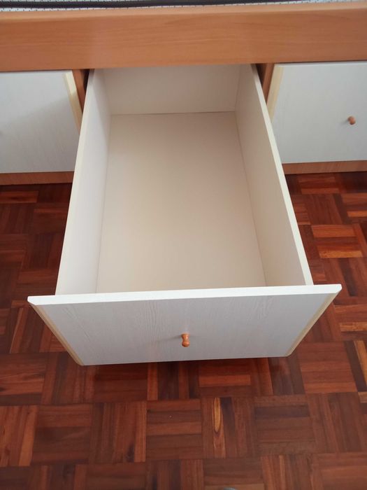Cama com gavetões com muita arrumação mais  colchão