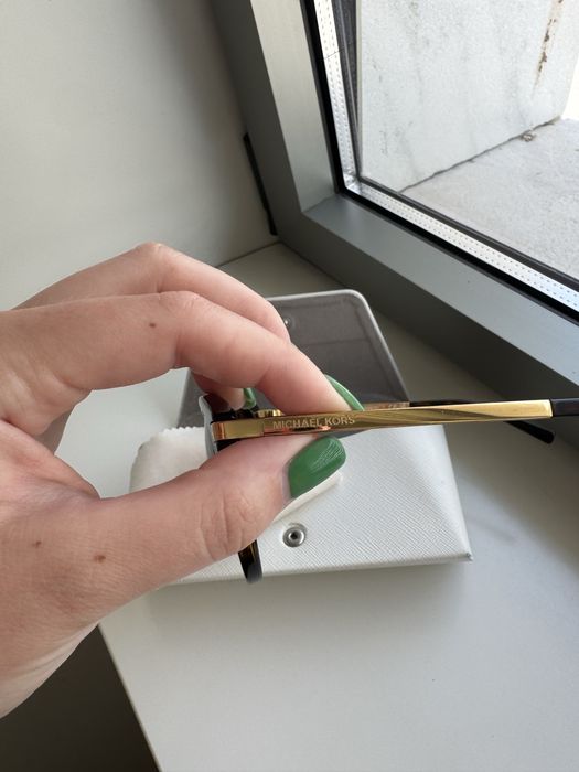 Óculos de sol Michael Kors Adrianna III (MK 2023)