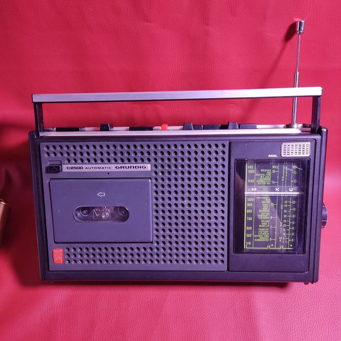 Вінтажний радіомагнітофон Grundig c2500 automatic