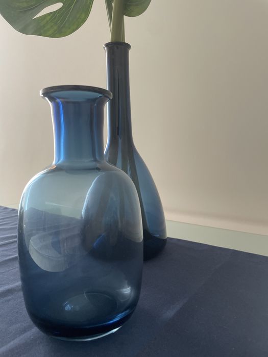 Conjunto jarras de vidro cor azul