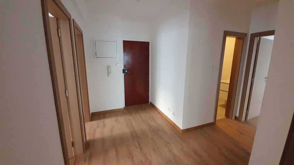 Apartamento T3 em Linda Velha para arrendamento