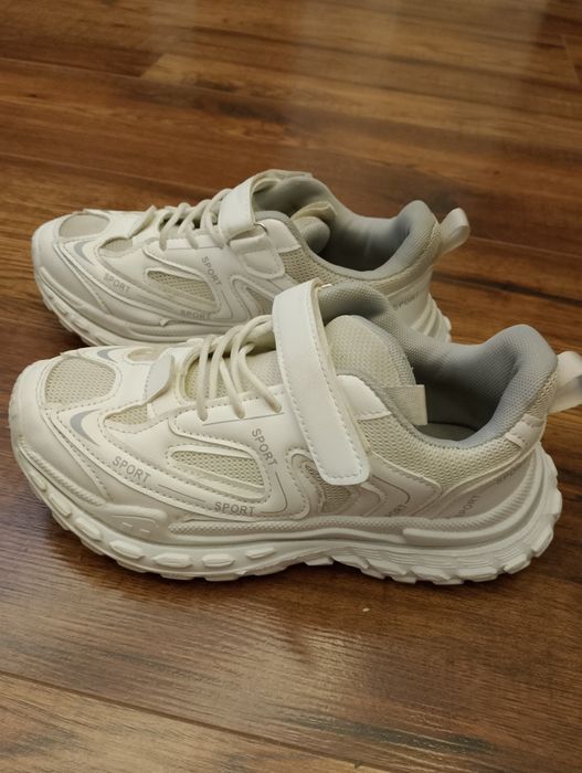 Sneakersy białe rozm. 35