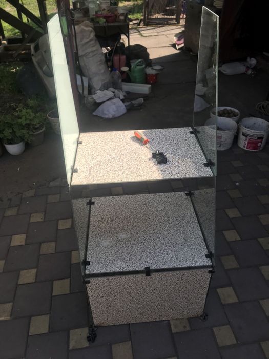 Стеллаж стеклянный