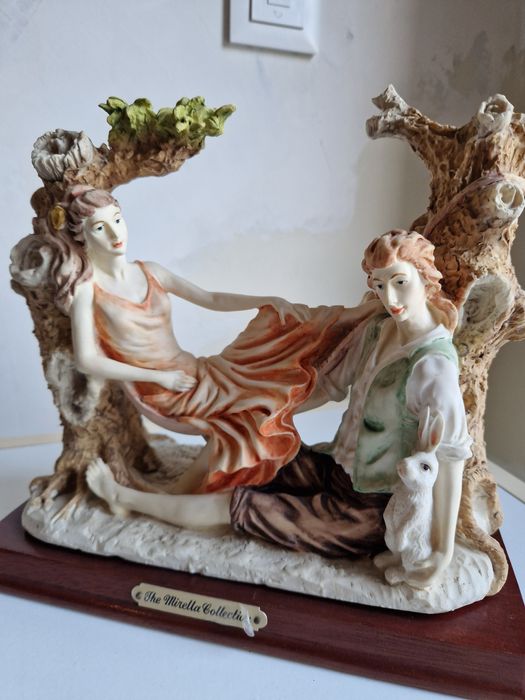 Estatueta em Porcelana