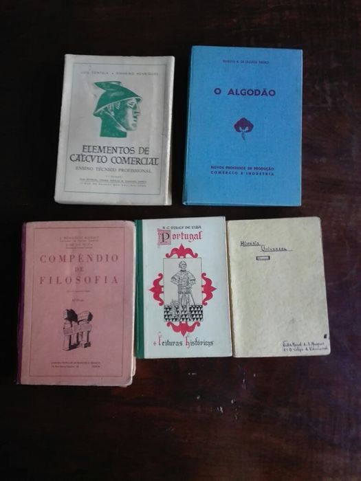 Livros escolares antigos