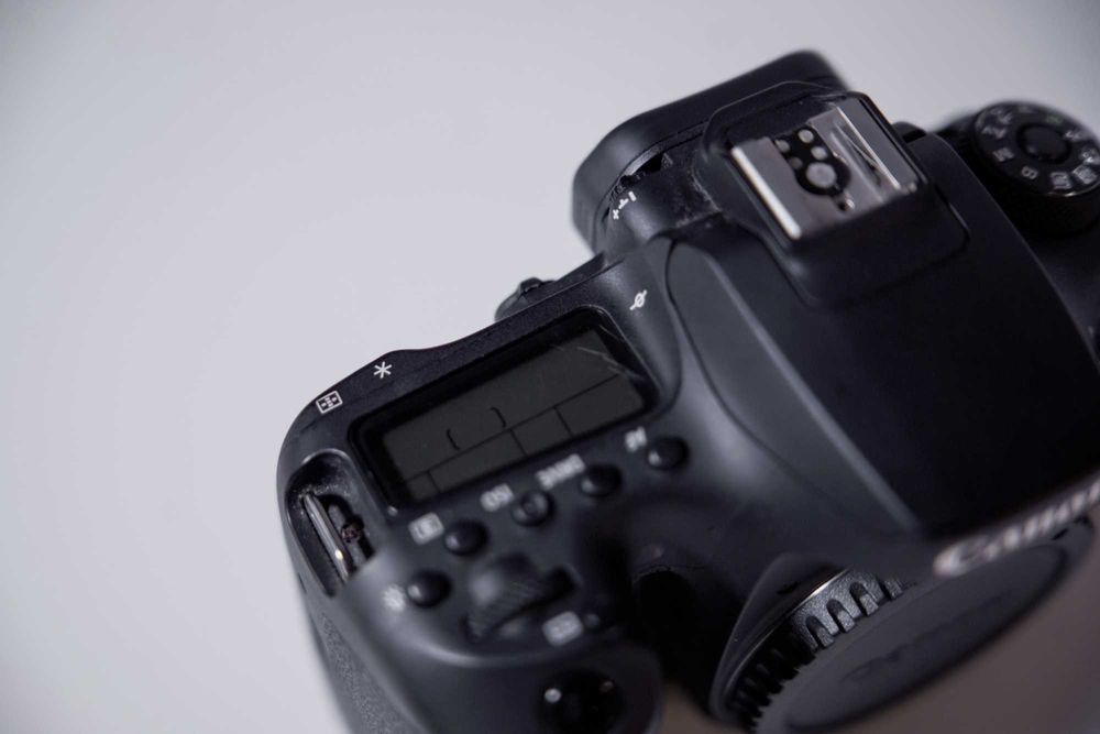 CANON 90D - Câmara Fotográfica e de Filmar