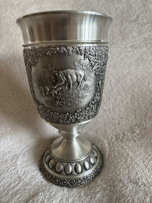 Продам вінтажний келих/бокал на тему охоти з олава.