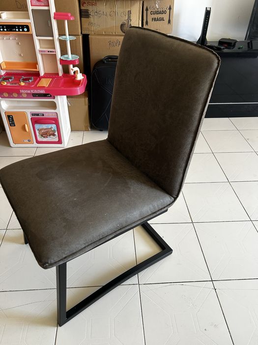 Vendo duas  cadeiras estofadas