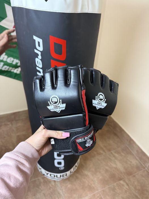 Worek bokserski z rekawicami