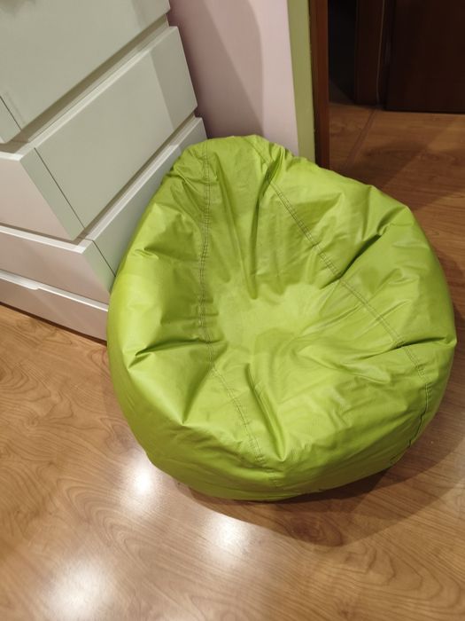 Vendo puff em pele em bom estado