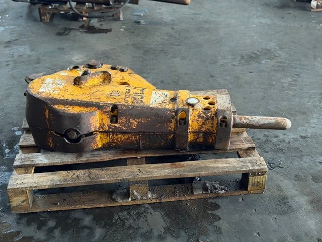 młot hydrauliczny do koparko ładowarki jcb