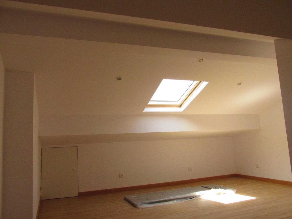 Remodelações casas, apartamentos. Casas de banhos. Tetos falsos. Divisórias em pladur. Pintura. Pavimentos flutuantes.