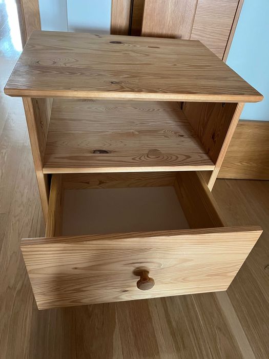 Mesa de cabeceira IKEA