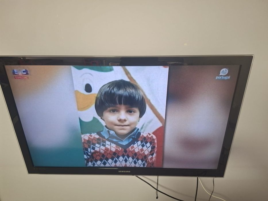 TV Samsung 110 cm largura