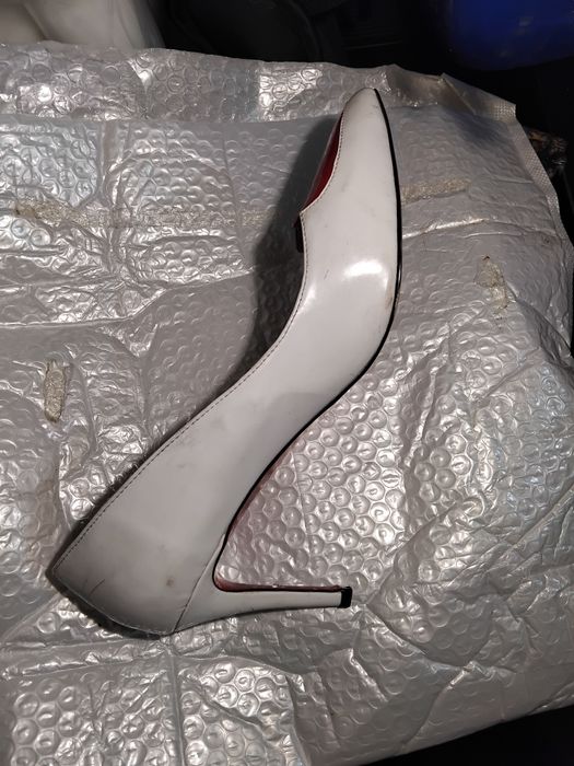 Buty z serduszkiem białe 40