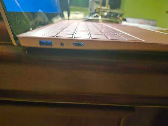 Laptop 15,6'' różowy, aluminium, thin, RAM 8GB SSD 1 TB 64 bit