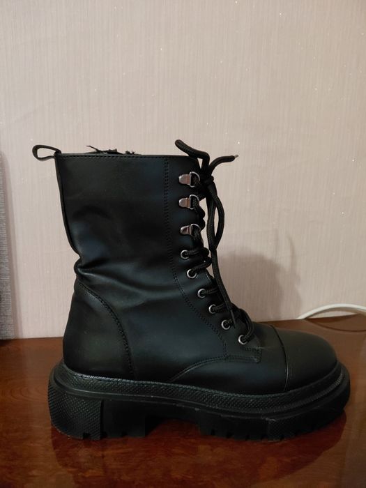 Продам ботинки уживані