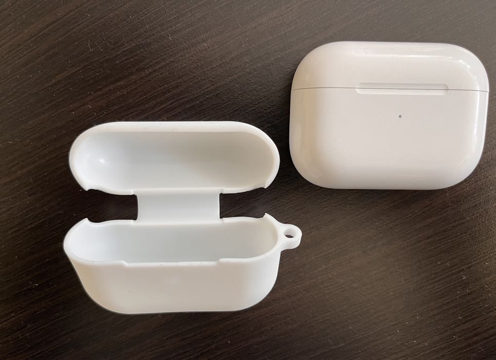Etui do AirPods-  białe