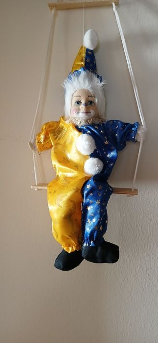 Palhaço no baloiço,  novo
