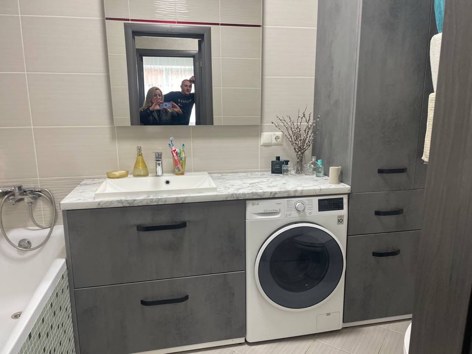 2поверхова квартира біля Епіцентру