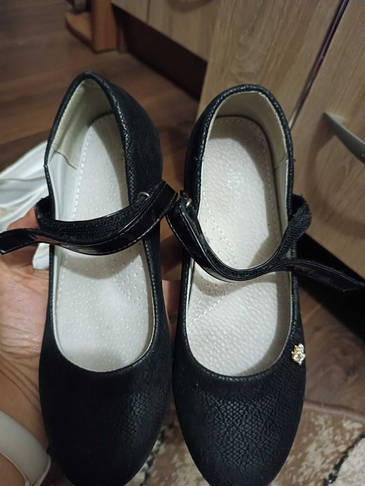 Туфлі чорні для дівчинки 33 розмір