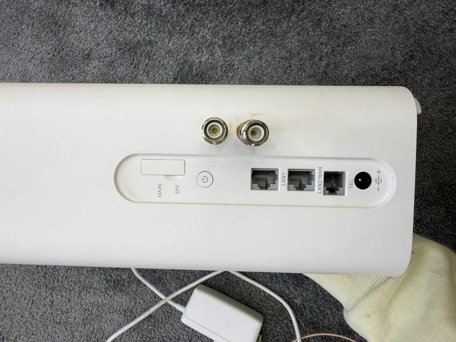 router wifi HUAWEI B818-263 + anteny CISCO