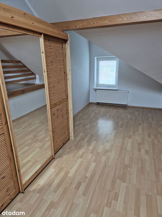 Odnowiony dom szeregowy gotowy do zamieszkania od zaraz, bezpośrednio.