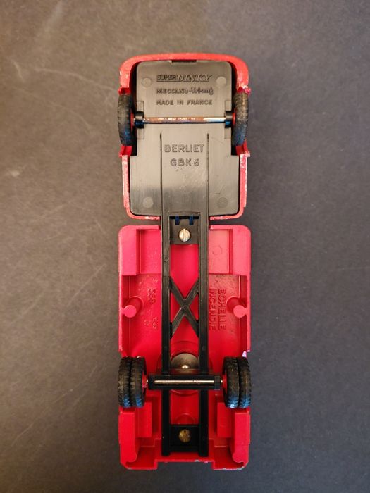 Camião dos Bombeiros Berliet GBK6 Dinky Meccano