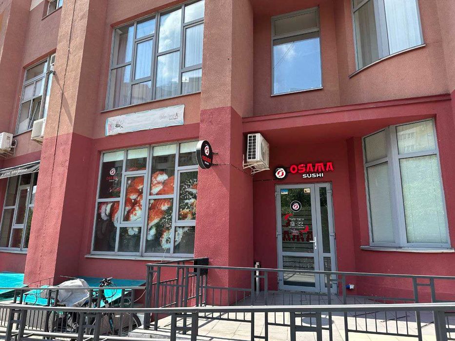 Федора Ернста 16 Б. Приміщення в житловому будинку. 1 поверх.