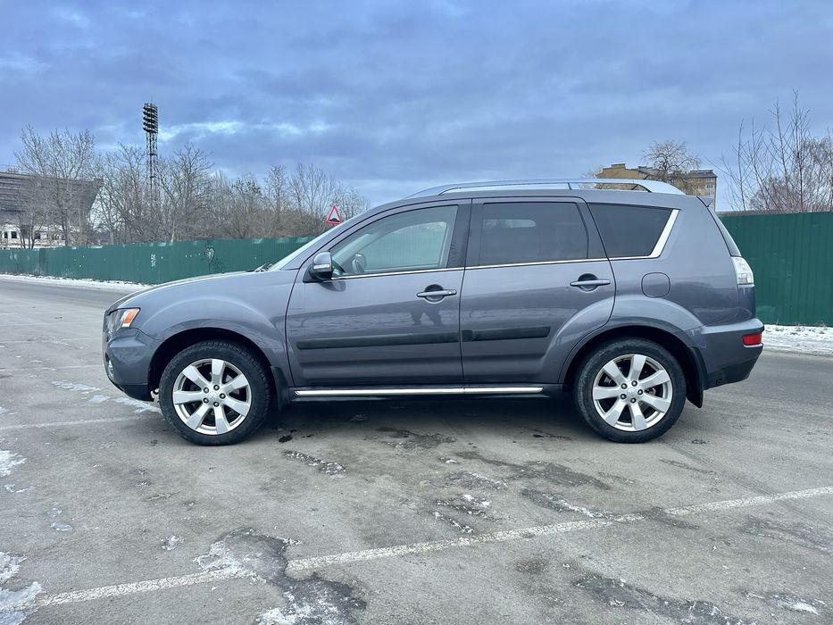 Mitsubishi Outlander XL   4x4 AVTOMAT