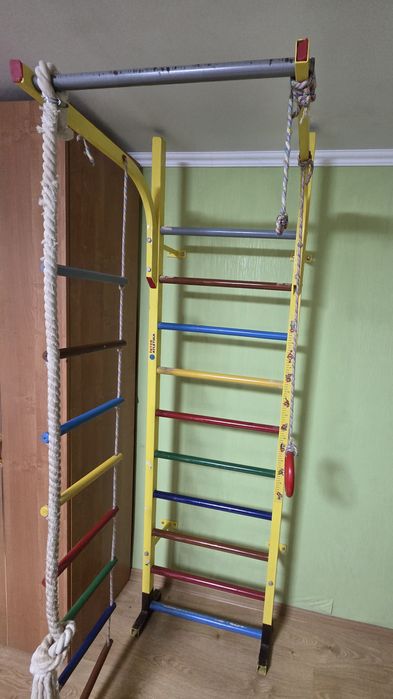 Шведська стінка в гарному стані