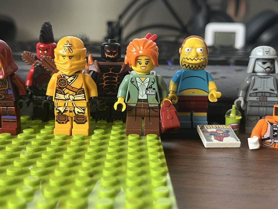 Lego figurki, cena kompletu