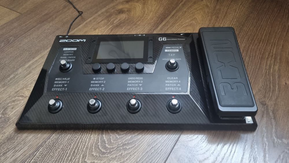 Zoom G6.  Multiefekt gitarowy.
