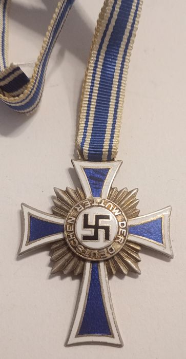 Militaria de Trincheira Cruz de mãe alemã em prata