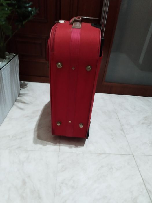Mala de viagem vermelha