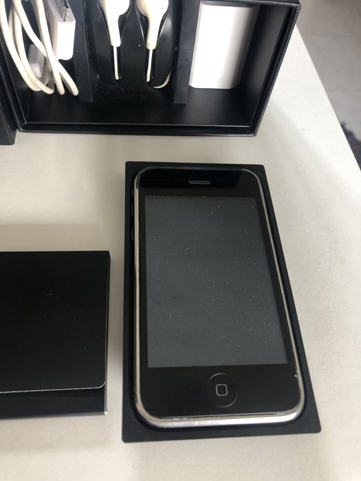 iPhone 3 como novo.