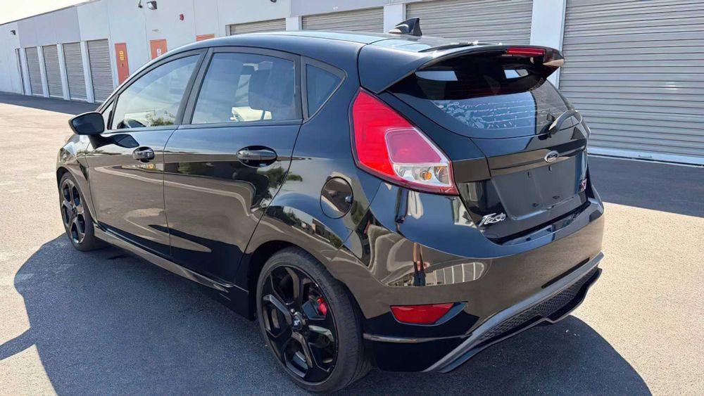 Ford Fiesta SE      2016
