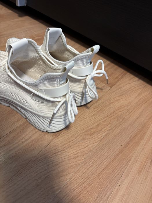 Damskie lekkie bezowe sneakersy 40