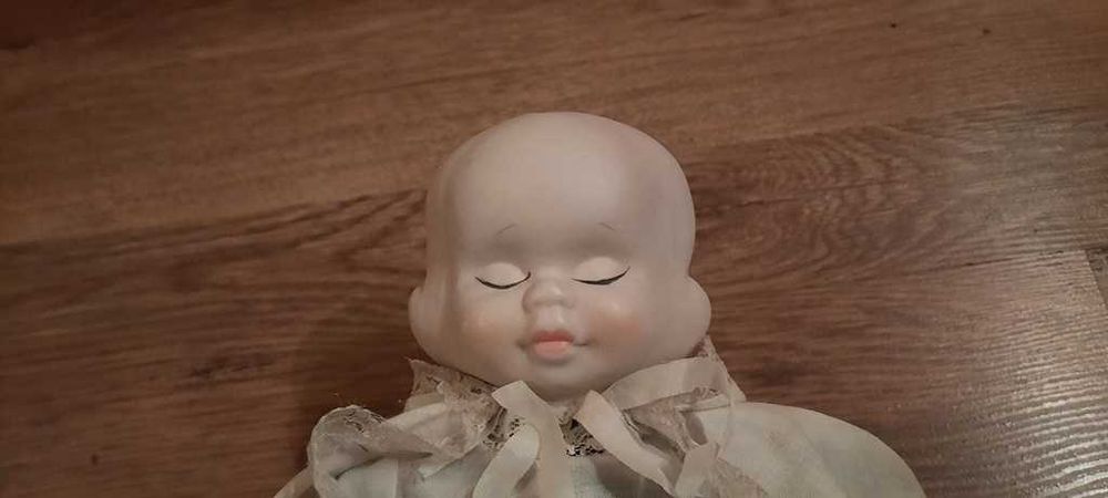 Antyczna lalka o trzech twarzach