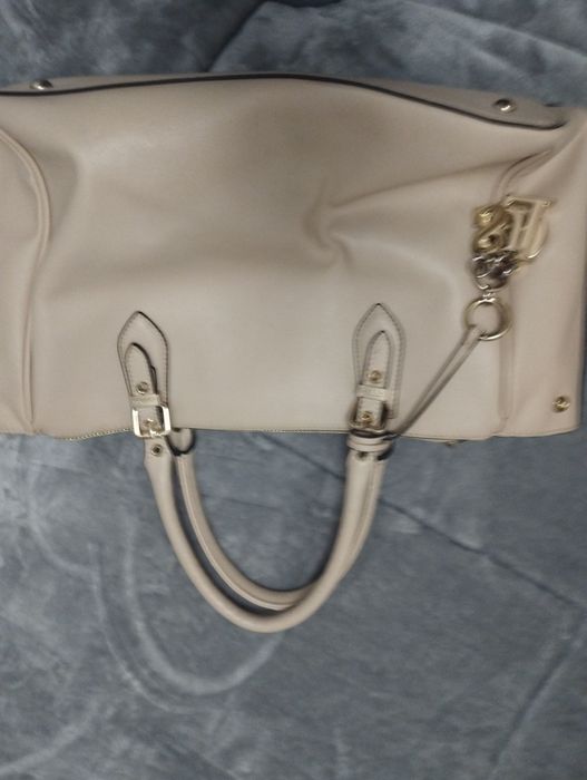 Mala Guess bege tiracolo