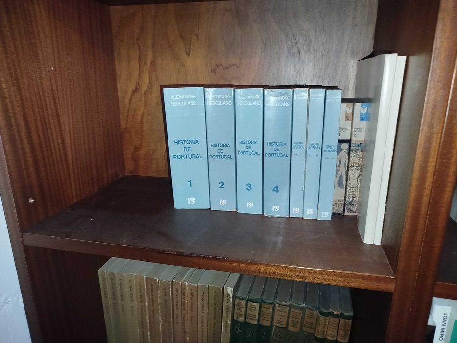vendo livros antigos variados,interessantes e em bom estado