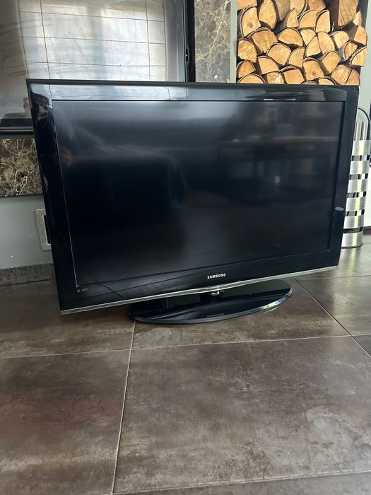 TV samsung 40 cali