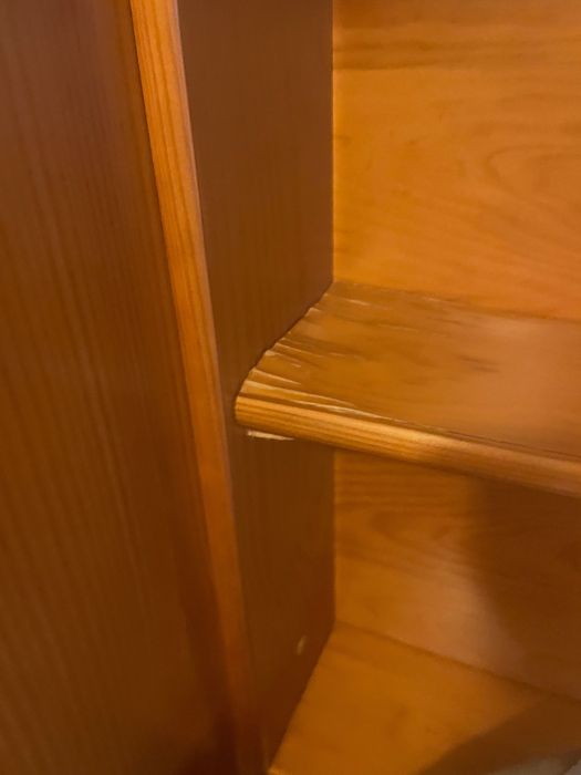 Mobília de quarto com 2 camas de solteiro e secretária