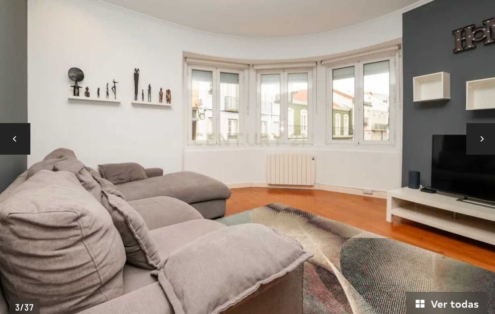 Sofá BOSTON LINEA CASA com 4 anos de utilização.