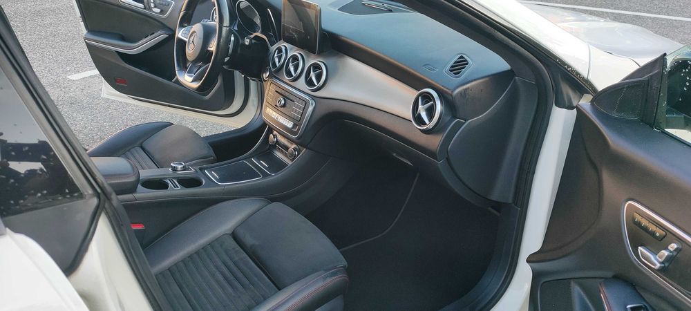 Mercedes CLA 180d Pack AMG / Pack Night / Excelente Estado