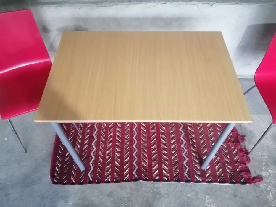 Mesa e  2 cadeiras