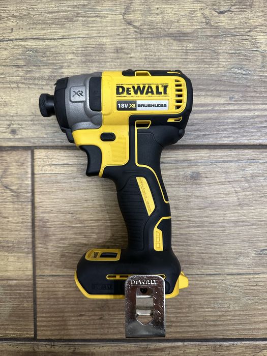 Zakrętarka udarowa DCF887 DeWalt - 2024r. | Maks. moment: 205 Nm.