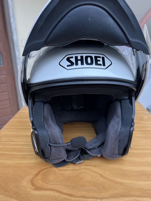 Vende se capacete com sistema de som shoei L