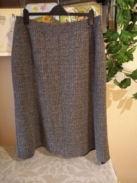 Юбка серая, на подкладке, крой  годэ ,большой размер (54) новая без эт