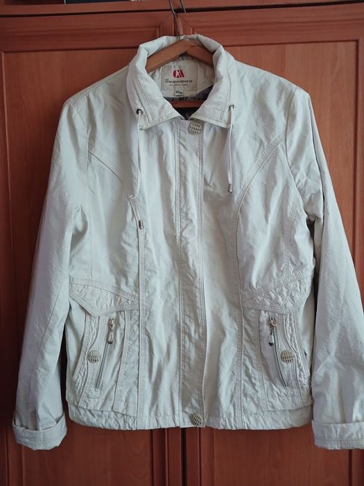 Куртка жіноча, гарна